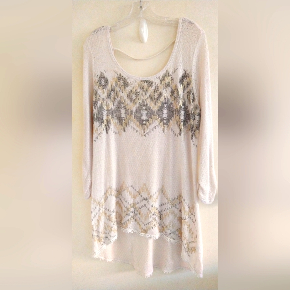 MAURICES WOMEN'S PLUS SIZE 1 LIGHTWEIGHT TUNIC SWEATER CREAM METALLIC GOLD DESIG